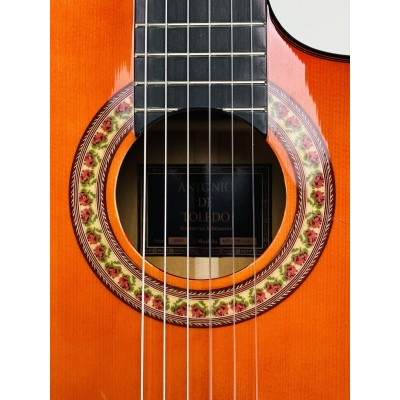 Guitarra Antonio de Toledo ATF-17BR-CE Roja con Cutaway y Previo Fishman PSY-301