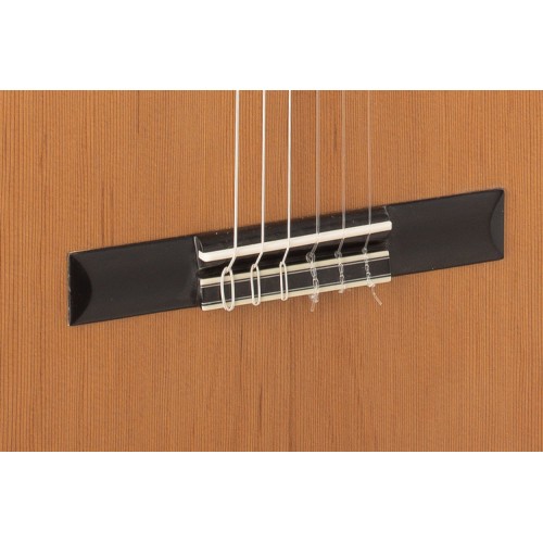 GUITARRA CLÁSICA ADMIRA A2 ELECTRIFICADA CON FISHMAN SERIE ARTESANÍA