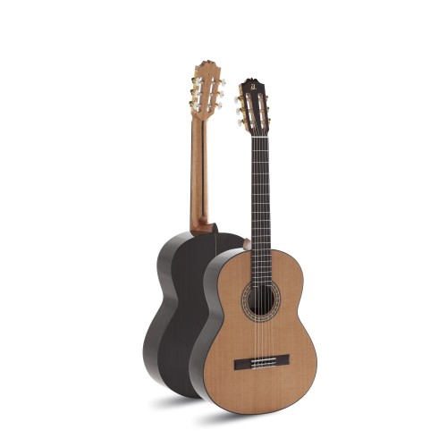GUITARRA CLÁSICA ADMIRA A6 ELECTRIFICADA CON FISHMAN SERIE ARTESANÍA
