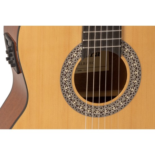 GUITARRA CLÁSICA ADMIRA ALBA 4/4 ELECTRIFICADA CON CUTAWAY SERIE INICIACIÓN BRILLO
