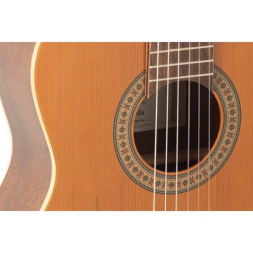 GUITARRA CLÁSICA ADMIRA GRANADA ELECTRIFICADA FISHMAN SERIE CONSERVATORIO