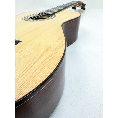 Guitarra de Mario Busto 2023