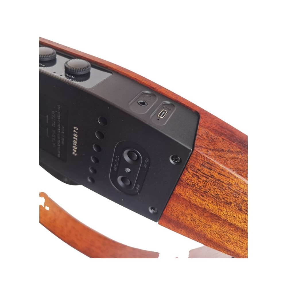 guitarra-clasica-de-viaje-natashla-guitarreria-sevilla